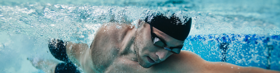 Swimmer powers through water